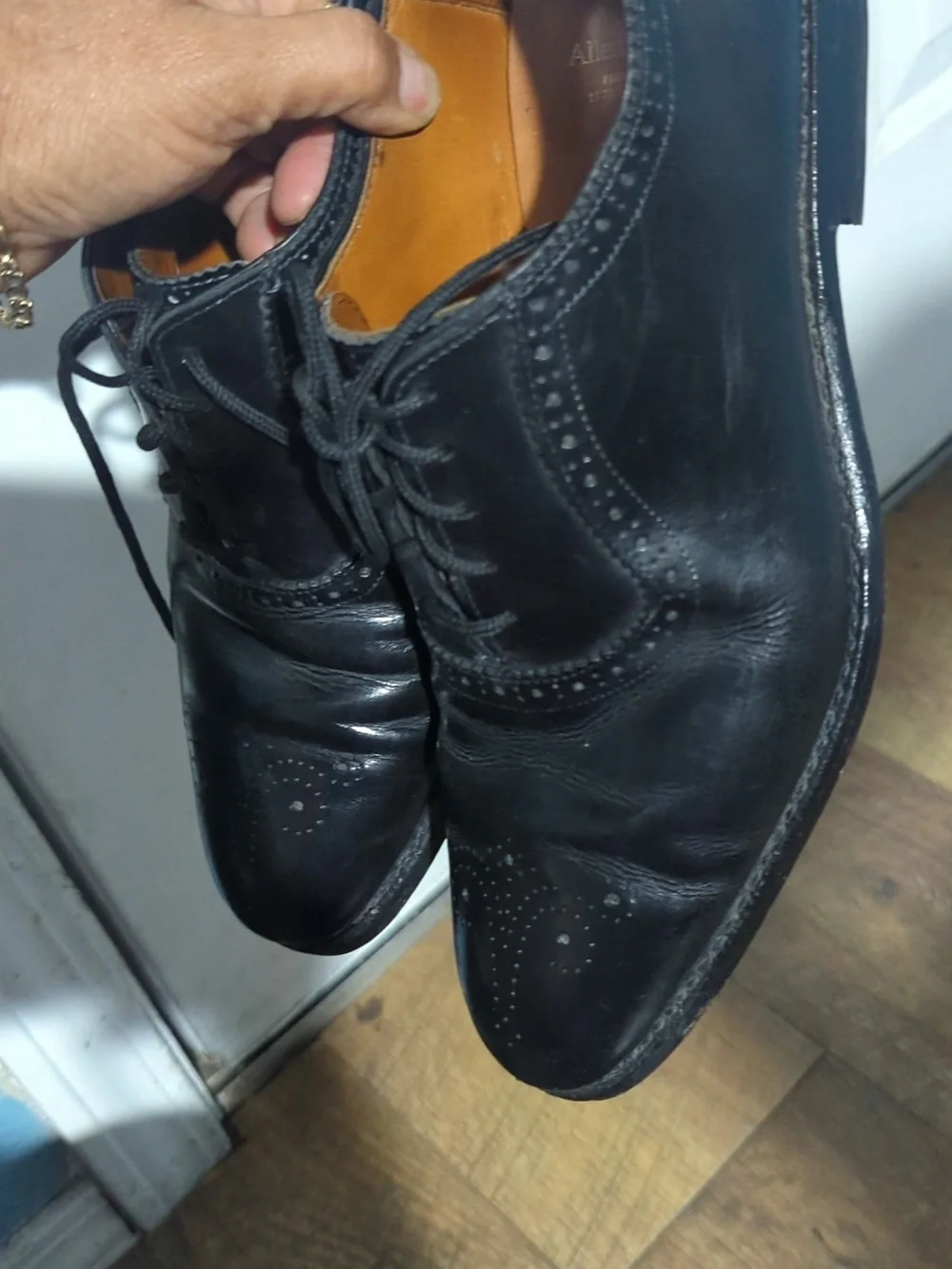 Allen Edmonds Wallis Black Leather Brogue Lace-Up Oxfords